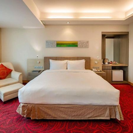 Dhaka Regency Hotel & Resort Bagian luar foto