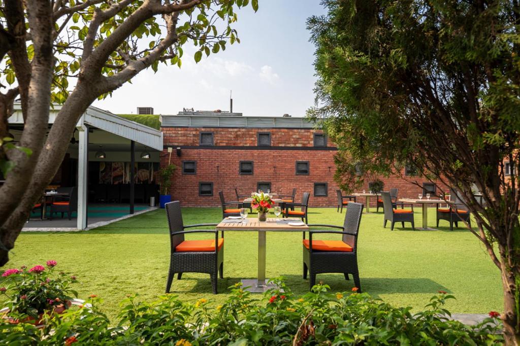Dhaka Regency Hotel & Resort Bagian luar foto