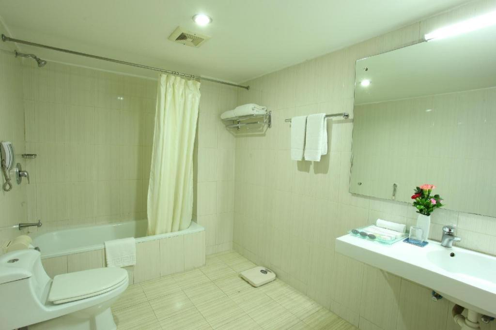 Dhaka Regency Hotel & Resort Bagian luar foto