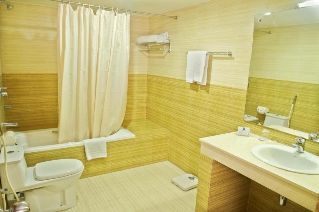 Dhaka Regency Hotel & Resort Bagian luar foto